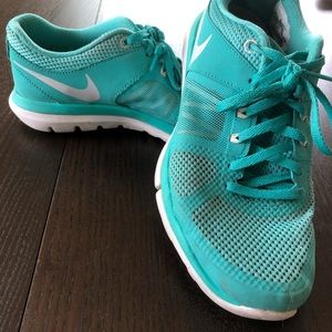 Turquoise Nike Tennis Shoes